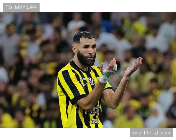 本泽马在皇马的战术角色如何影响球队进攻效率？